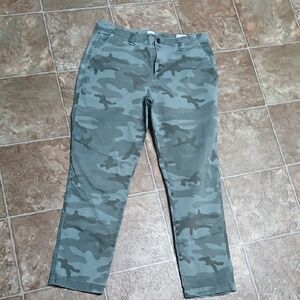 GUC GAP Camou Green Straight Girlfriend Chino Pants Size 6